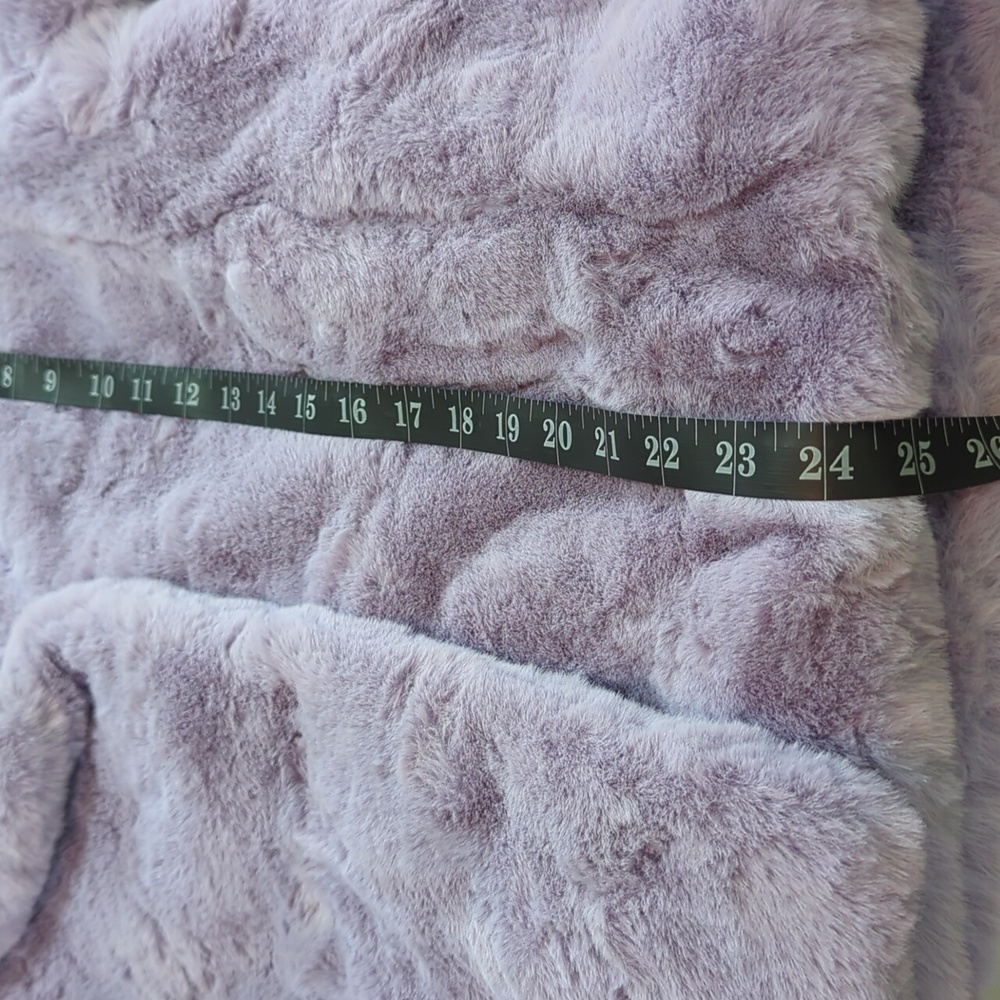 Kensie, Lilac /Lavender,Faux Fur Jacket. Medium - Picture 7 of 13